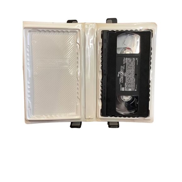 Vintage Walt Disney 1999 Inspector Gadget VHS - Picture 5 of 6